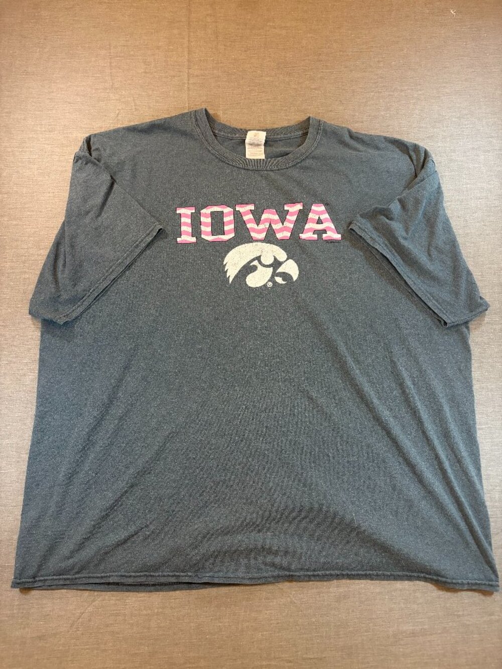 Iowa Hawkeyes Gray Pink Women's Tee Gildan Ultra Cotton Size 3XL
